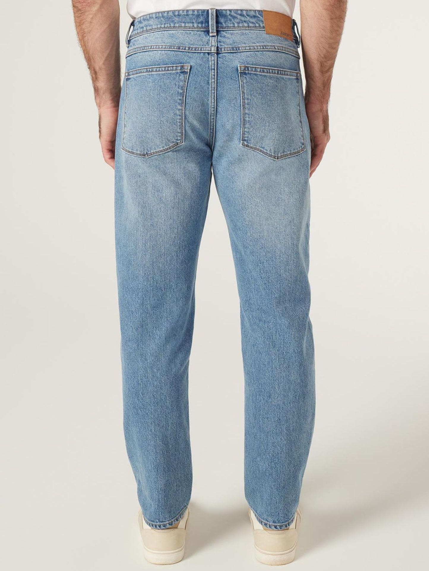 Relaxed Straight Jeans