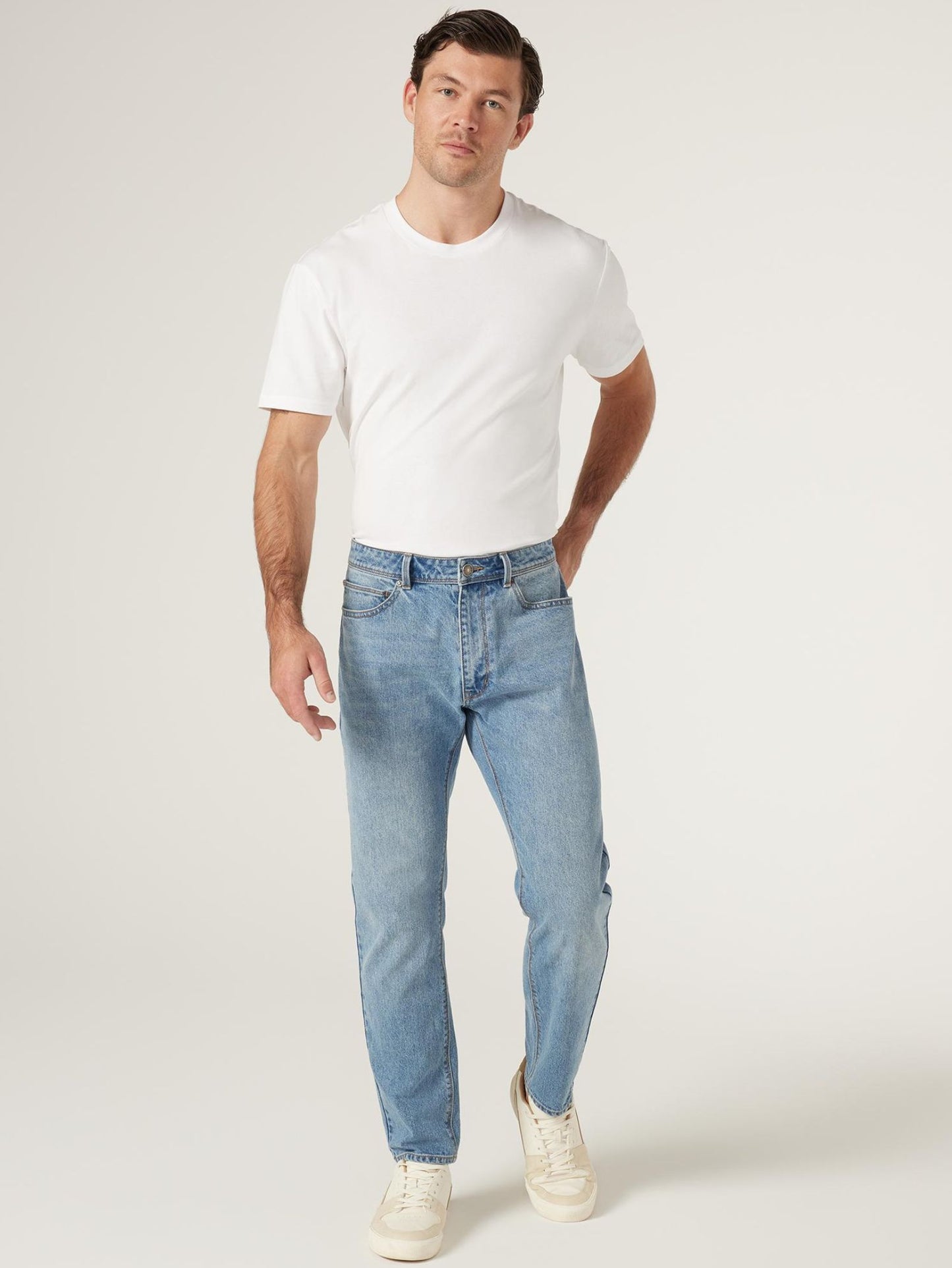 Relaxed Straight Jeans