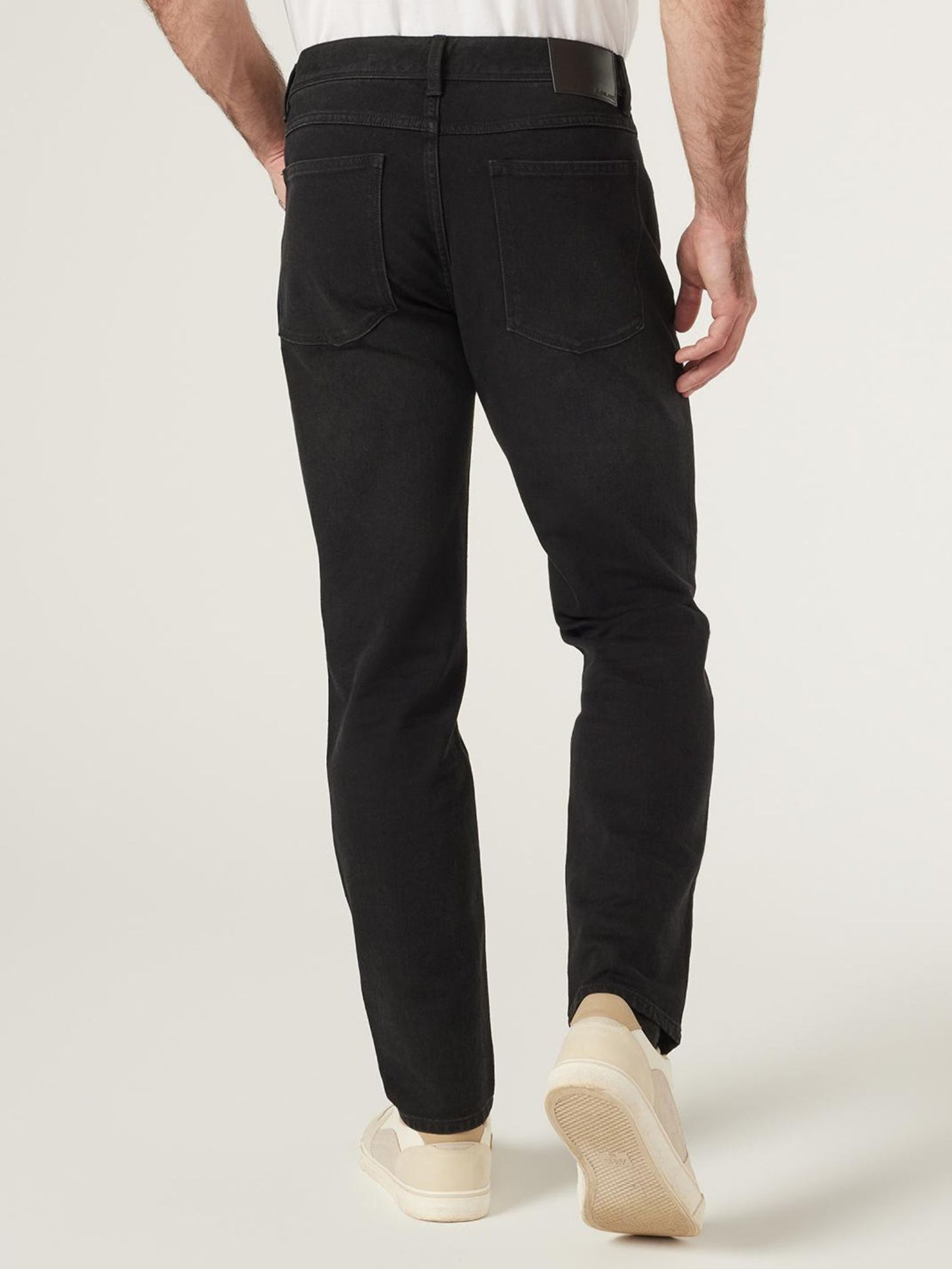 Relaxed Straight Jeans