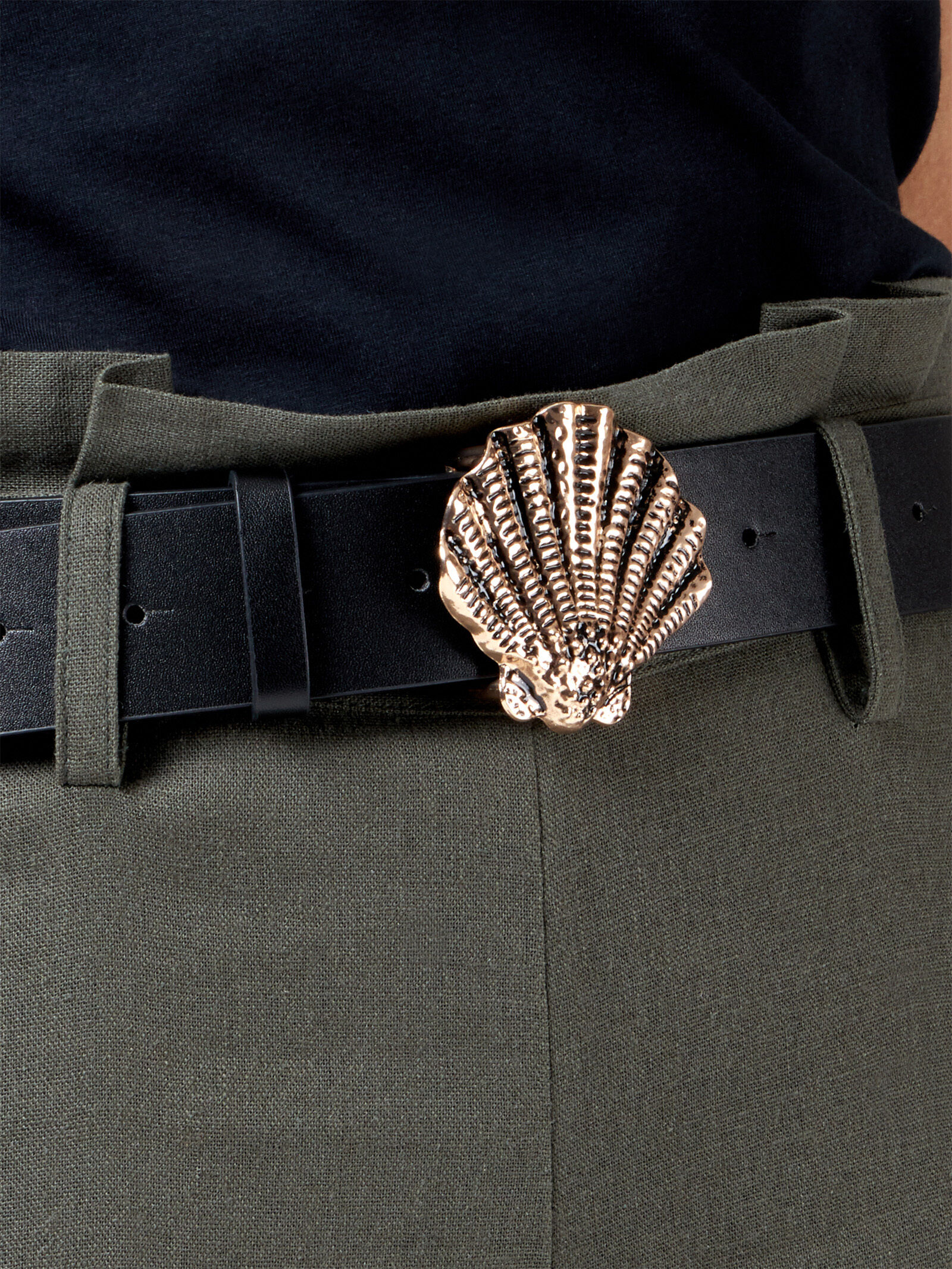 Shell buckle outlet