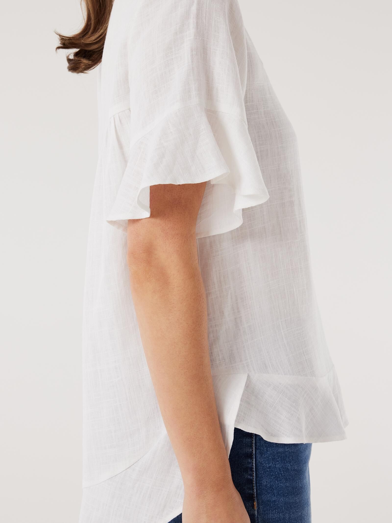 White ruffle hem top hot sale