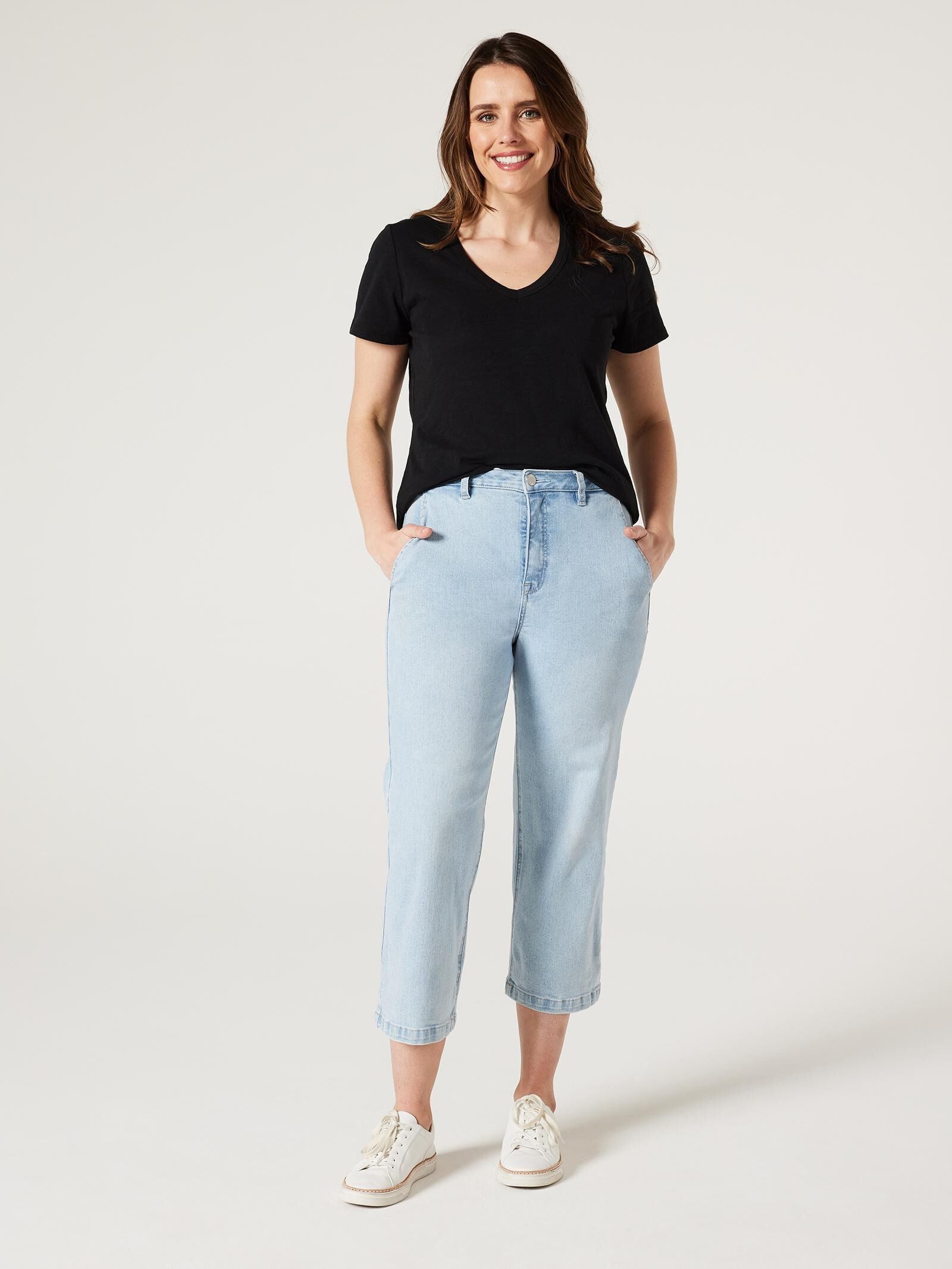Boyfriend v new arrivals neck tee