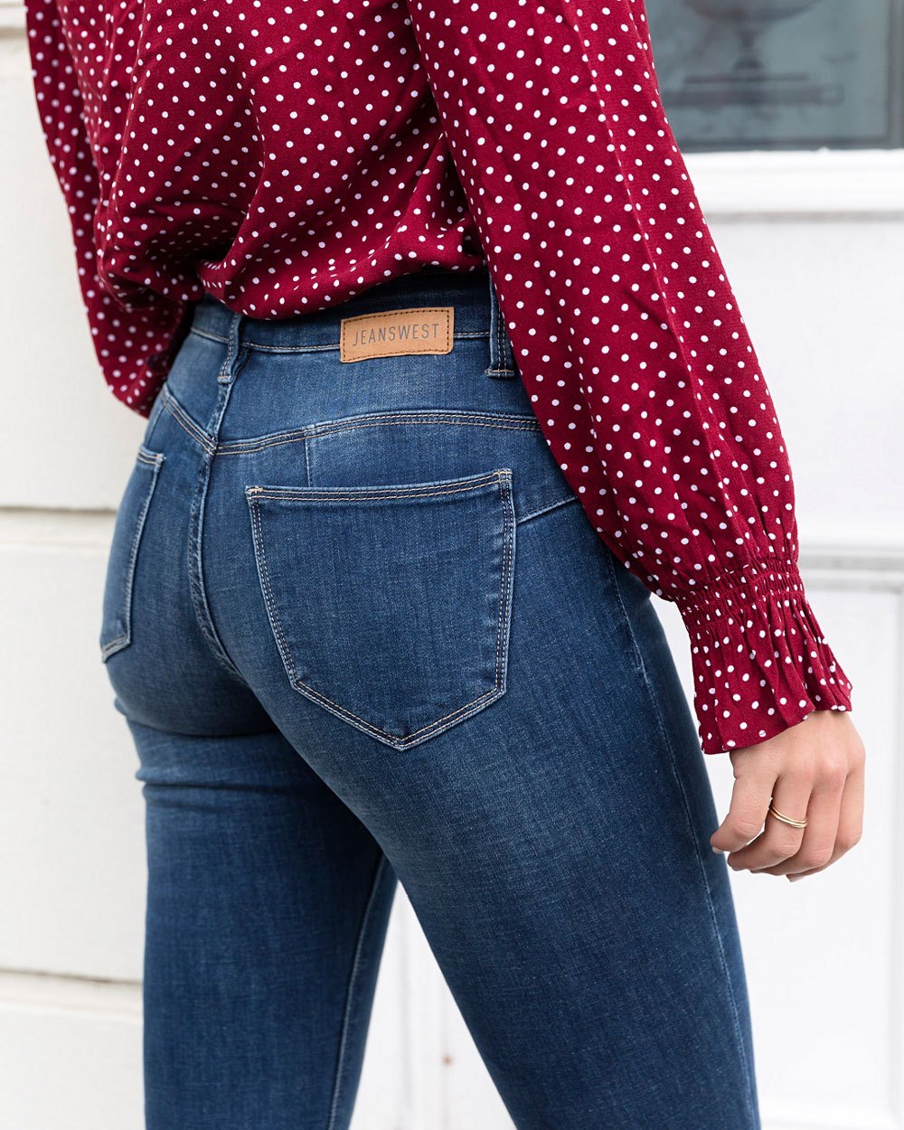 IN THE SPOTLIGHT: OUR AMAZING BUTT LIFTER JEANS